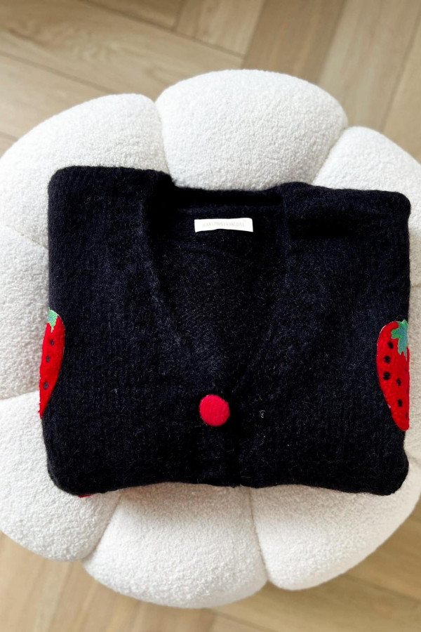 Sweter STRAWBERRY - czarny 2